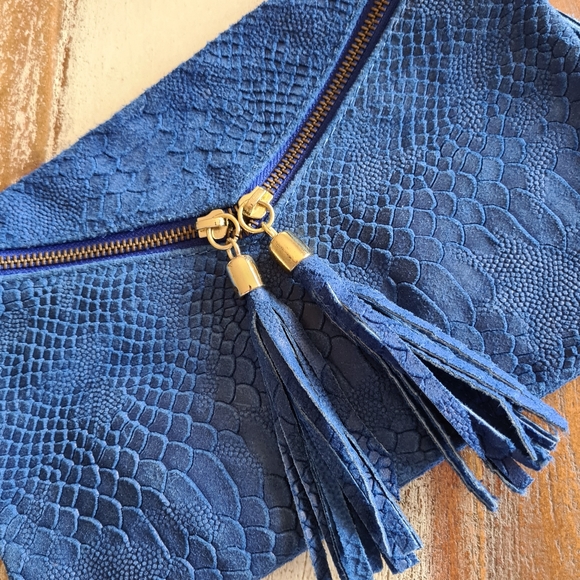 Blue Leather Textured Crossbody Bag - Picture 4 of 11